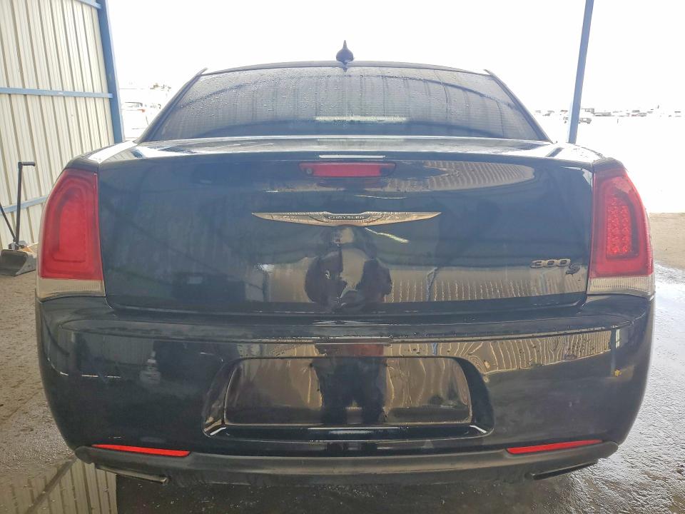 2018 Chrysler 300 მანქანა იყიდება აუქციონზე, vin: 2C3CCABG8JH201943, აუქციონის ნომერი: 47615846