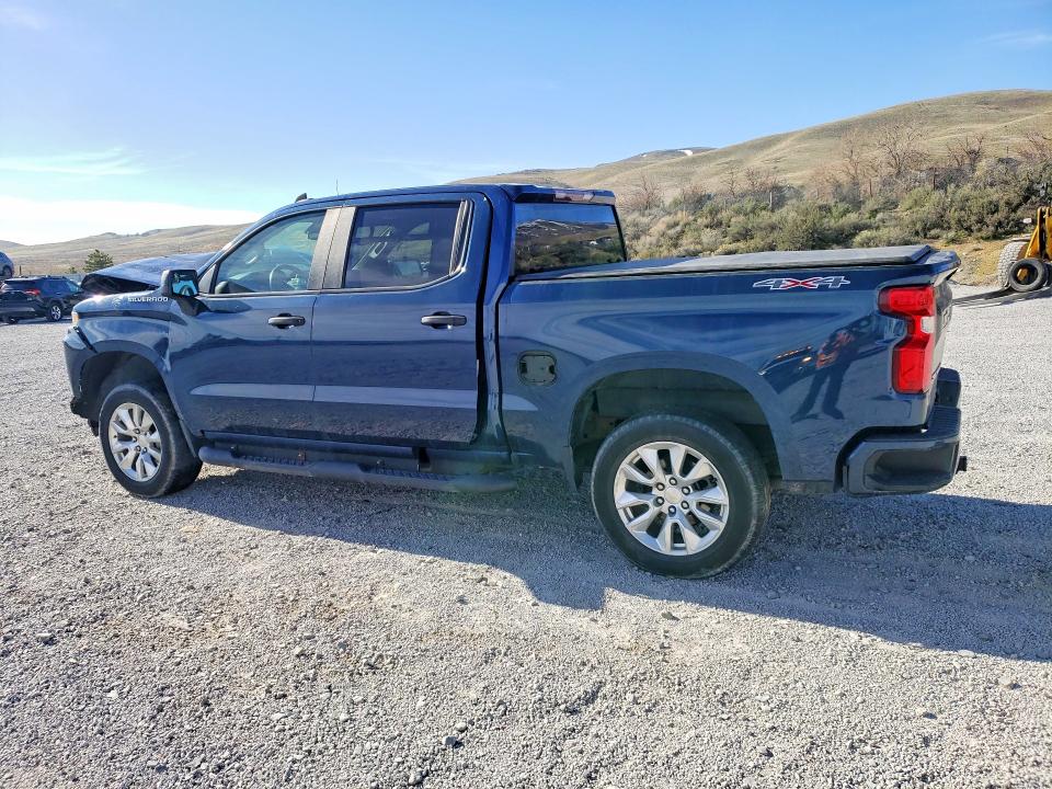 Auction sale of the 2021 Chevrolet Silverado, vin: 1GCUYBEF0MZ105058, lot number: 45795866