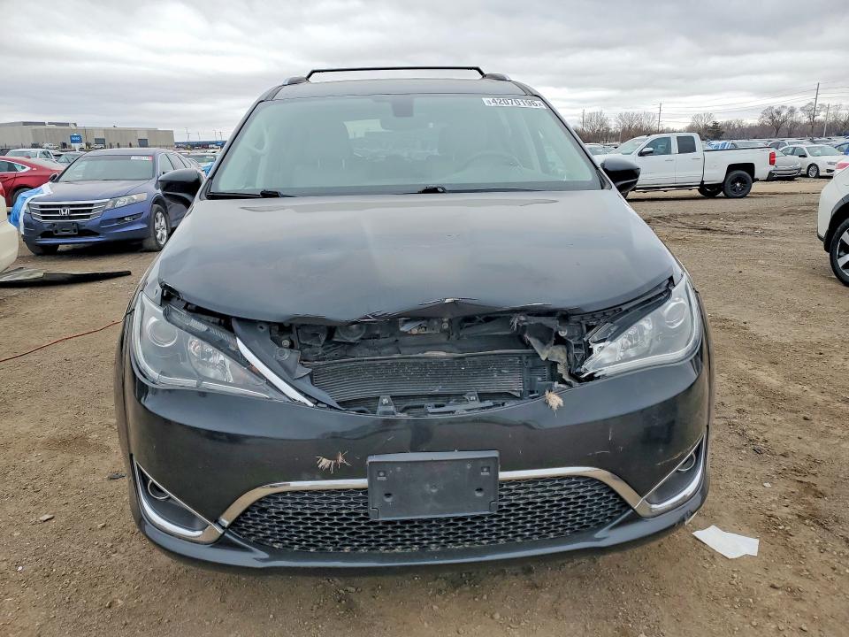 42070196 :رقم المزاد ، 2C4RC1EG8HR796380 vin ، 2017 Chrysler Pacifica مزاد بيع
