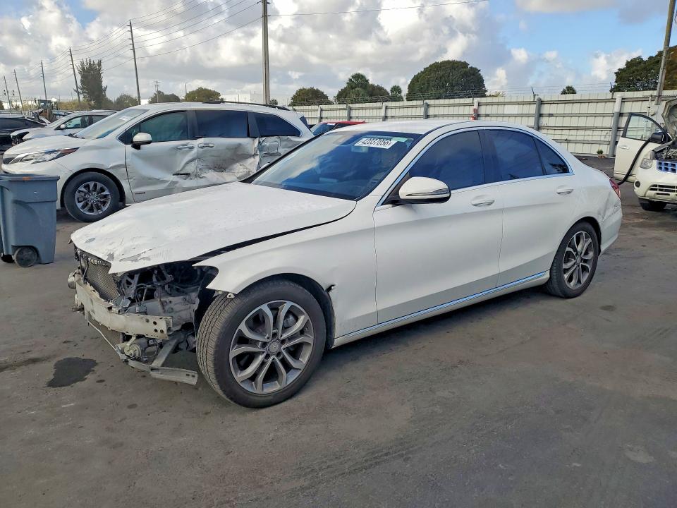 42037056 :رقم المزاد ، 55SWF4JB9GU121569 vin ، 2016 Mercedes-benz C مزاد بيع