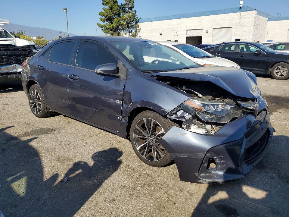 47650436 :رقم المزاد ، 5YFBURHEXJP758565 vin ، 2018 Toyota Corolla مزاد بيع