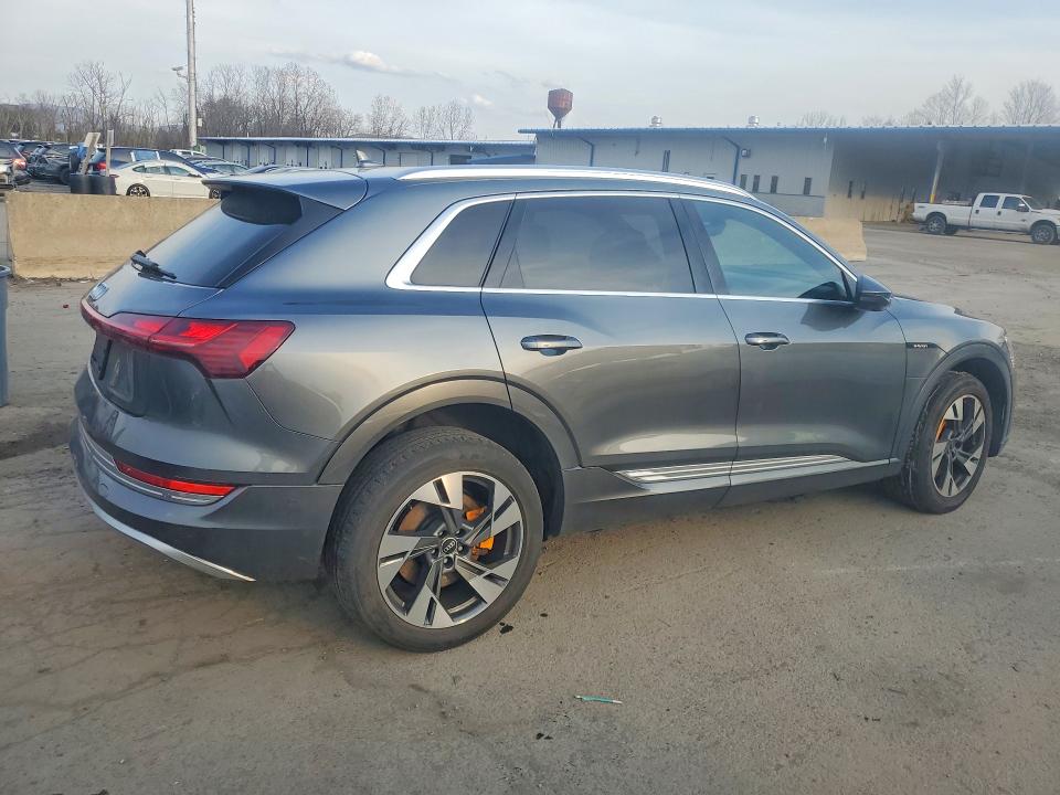 Продажа на аукционе авто 2019 Audi E-tron, vin: WA1VAAGE2KB005762, номер лота: 47081946