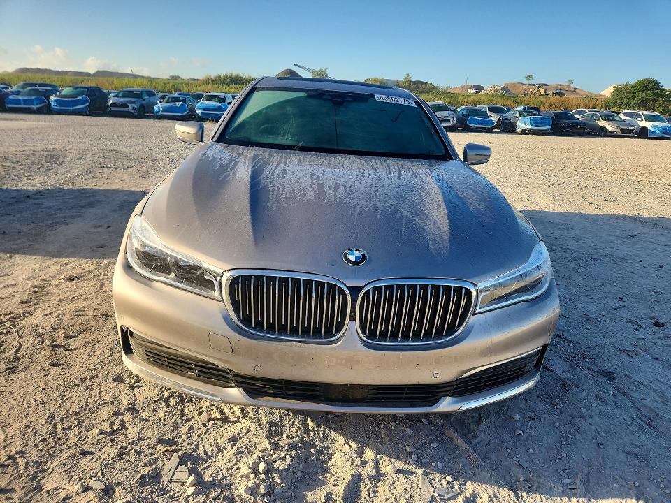 2018 Bmw 750 მანქანა იყიდება აუქციონზე, vin: WBA7F0C5XJGM23422, აუქციონის ნომერი: 45669776