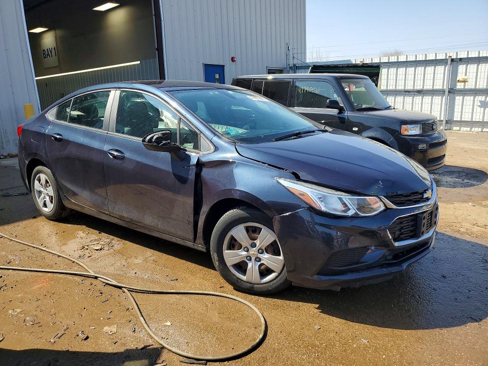 47890846 :رقم المزاد ، 1G1BC5SM8G7261755 vin ، 2016 Chevrolet Cruze مزاد بيع