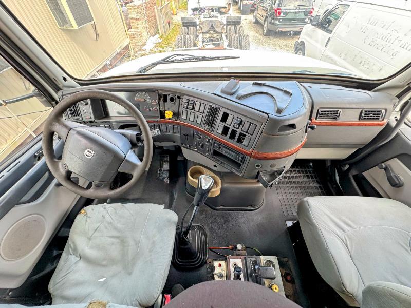 Продаж на аукціоні авто 2003 Volvo Vhd, vin: 4V5KC9GH33N347488, номер лоту: 46917146