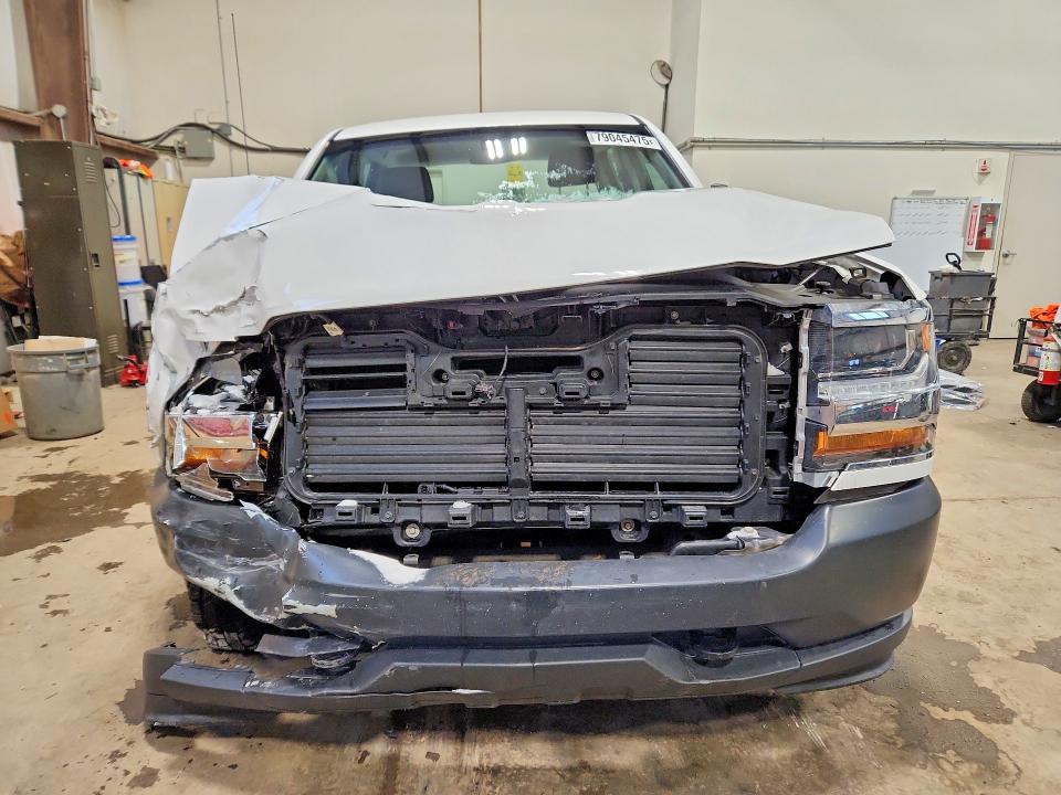 79045475 :رقم المزاد ، 3GCUKNEC0JG283010 vin ، 2018 Chevrolet Silverado مزاد بيع