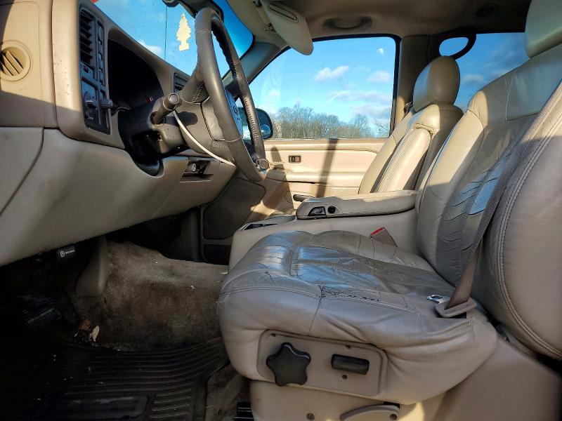 2001 Chevrolet Suburban მანქანა იყიდება აუქციონზე, vin: 3GNFK16T31G270663, აუქციონის ნომერი: 46086406