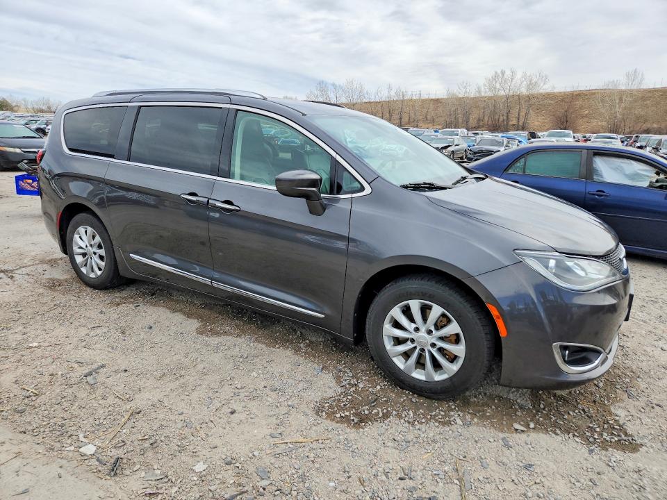41668736 :رقم المزاد ، 2C4RC1EG1JR149955 vin ، 2018 Chrysler Pacifica مزاد بيع