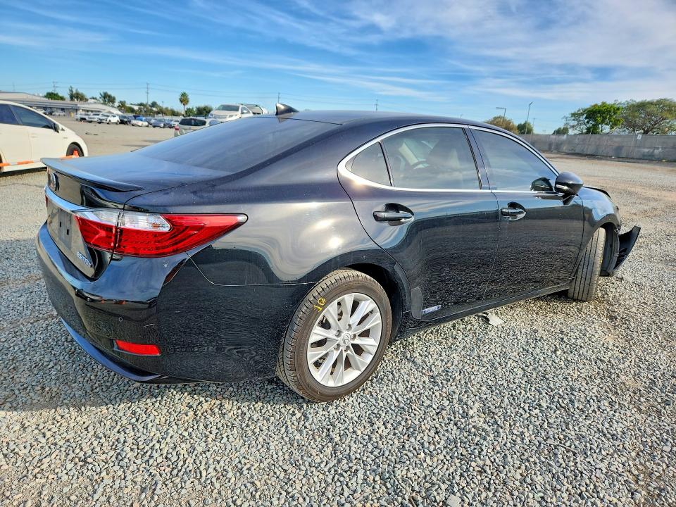 46509096 :رقم المزاد ، JTHBW1GG3F2077084 vin ، 2015 Lexus Es 300h مزاد بيع