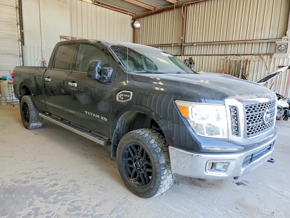 47926586 :رقم المزاد ، 1N6BA1F32HN533301 vin ، 2017 Nissan Titan Xd مزاد بيع