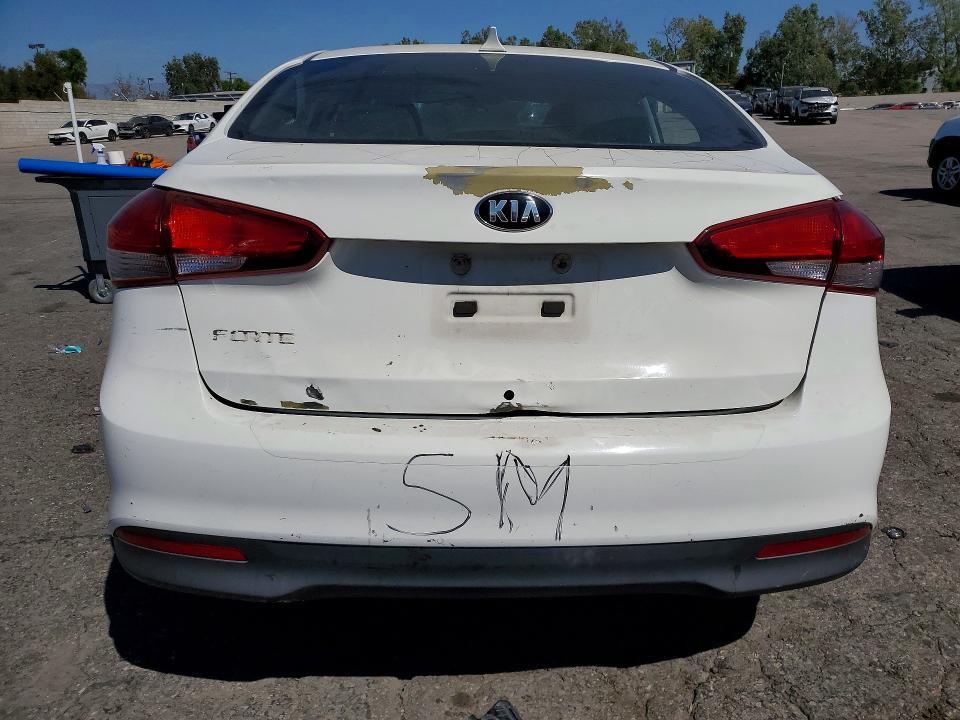 47629786 :رقم المزاد ، 3KPFK4A79HE044380 vin ، 2017 Kia Forte مزاد بيع
