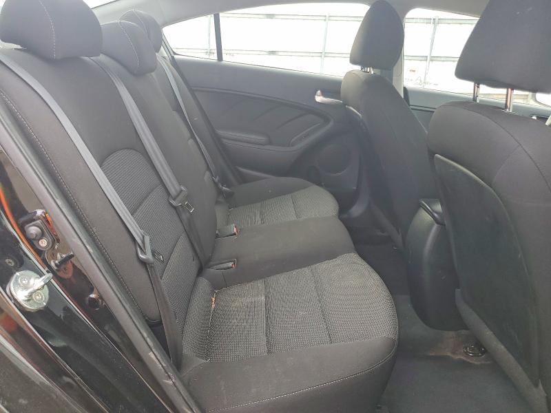 45801776 :رقم المزاد ، 3KPFK4A77JE272786 vin ، 2018 Kia Forte مزاد بيع