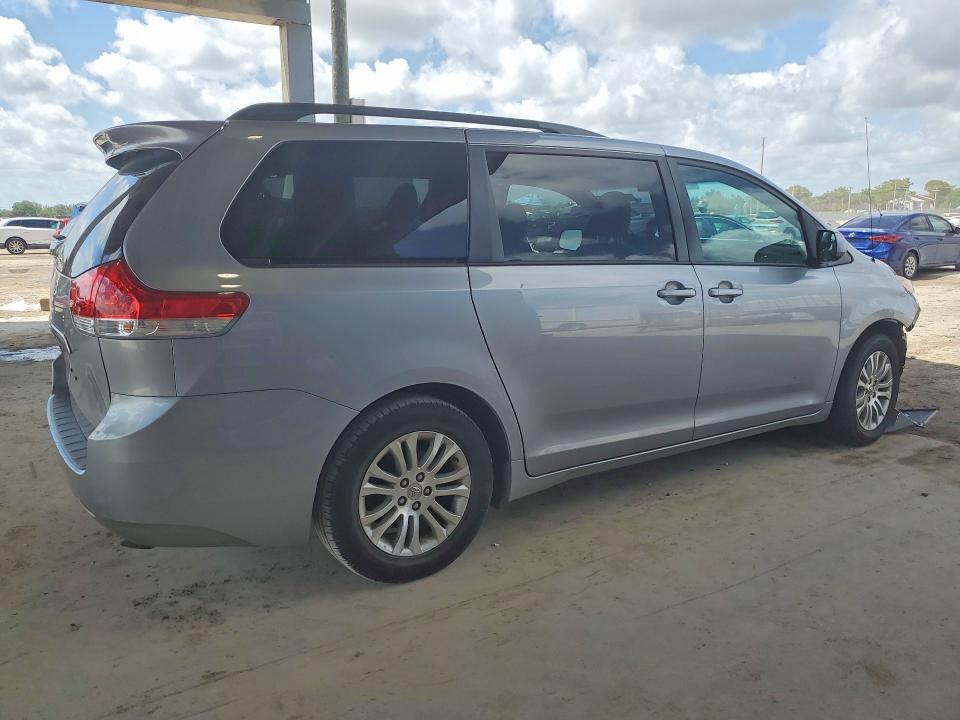 Aukcja sprzedaży 2011 Toyota Sienna, vin: 5TDYK3DC2BS103844, numer aukcji: 46776756