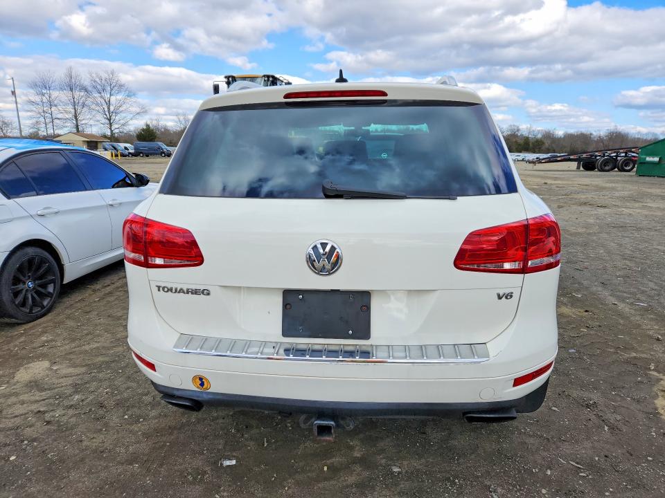 46569186 :رقم المزاد ، WVGFF9BP5BD002471 vin ، 2011 Volkswagen Touareg مزاد بيع