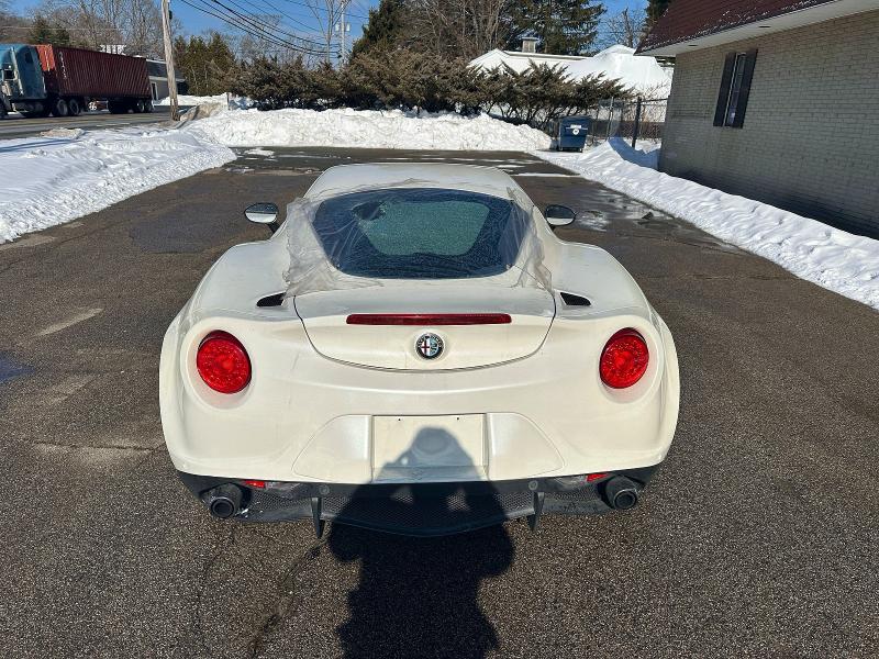 2016 Alfa Romeo 4c მანქანა იყიდება აუქციონზე, vin: ZARBAAA41GM177436, აუქციონის ნომერი: 45961846