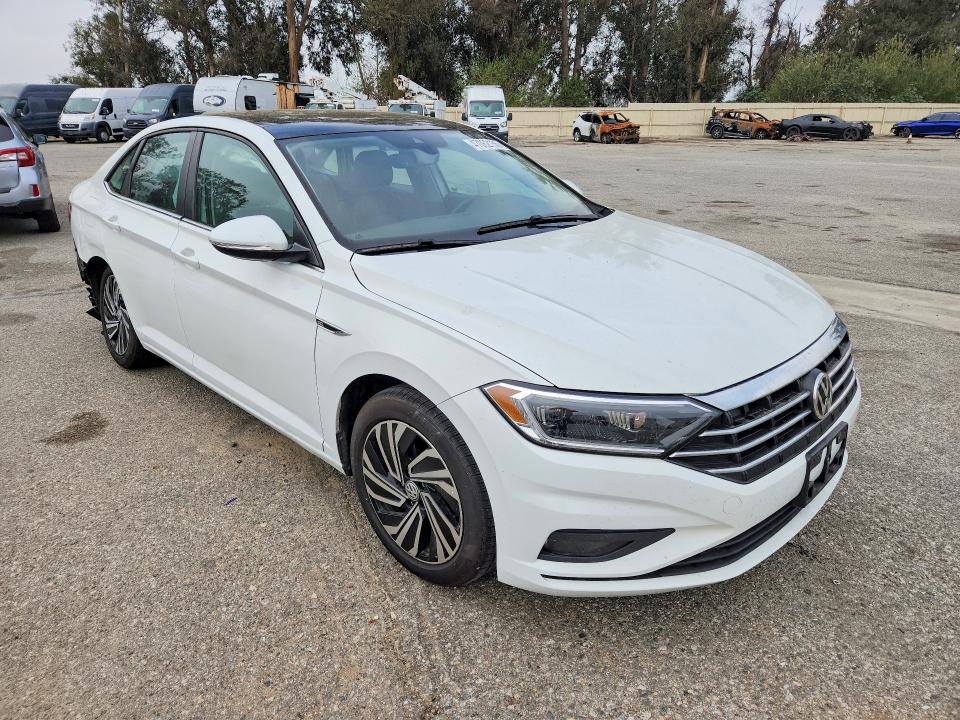 47062156 :رقم المزاد ، 3VWG57BU3MM004617 vin ، 2021 Volkswagen Jetta مزاد بيع