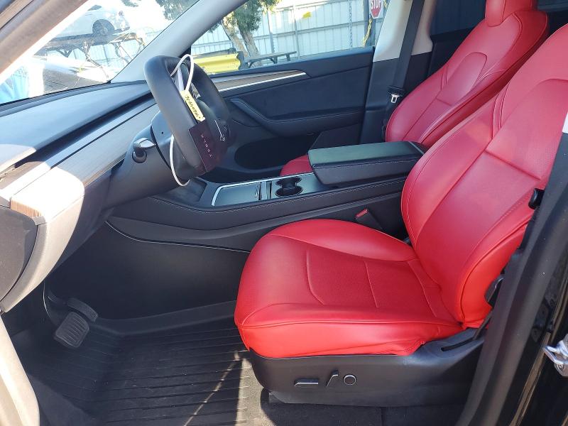 41604876 :رقم المزاد ، 7SAYGDEE8NF552559 vin ، 2022 Tesla Y مزاد بيع
