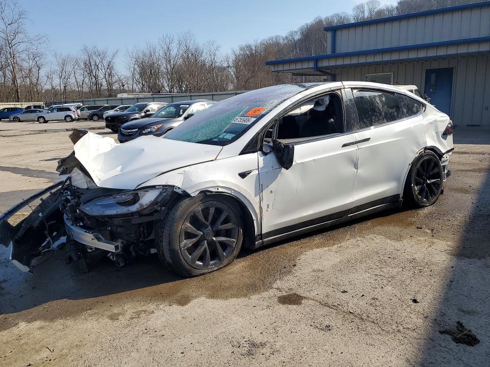 2022 Tesla Model X მანქანა იყიდება აუქციონზე, vin: 7SAXCBE6XNF341559, აუქციონის ნომერი: 46755906