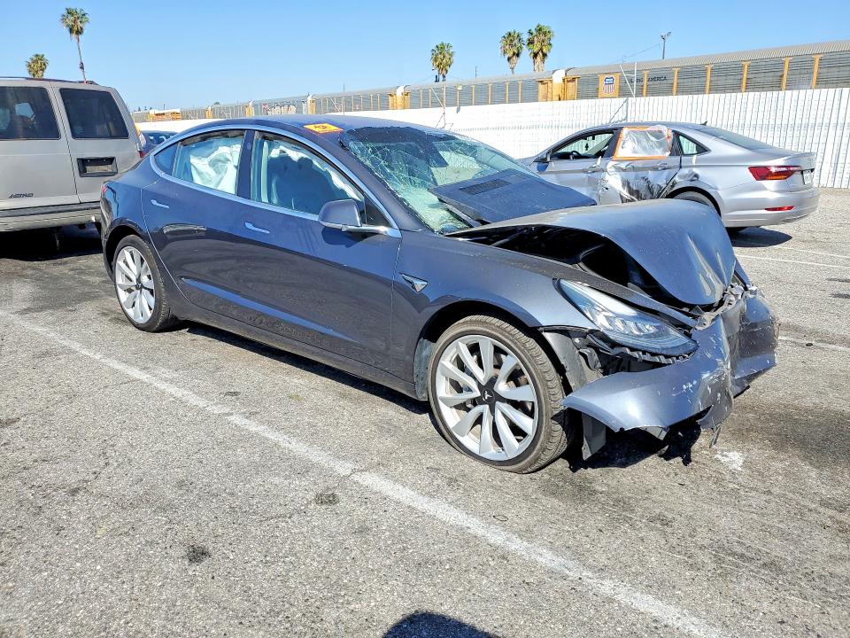Продажа на аукционе авто 2018 Tesla Model 3, vin: 5YJ3E1EA0JF048543, номер лота: 79662475