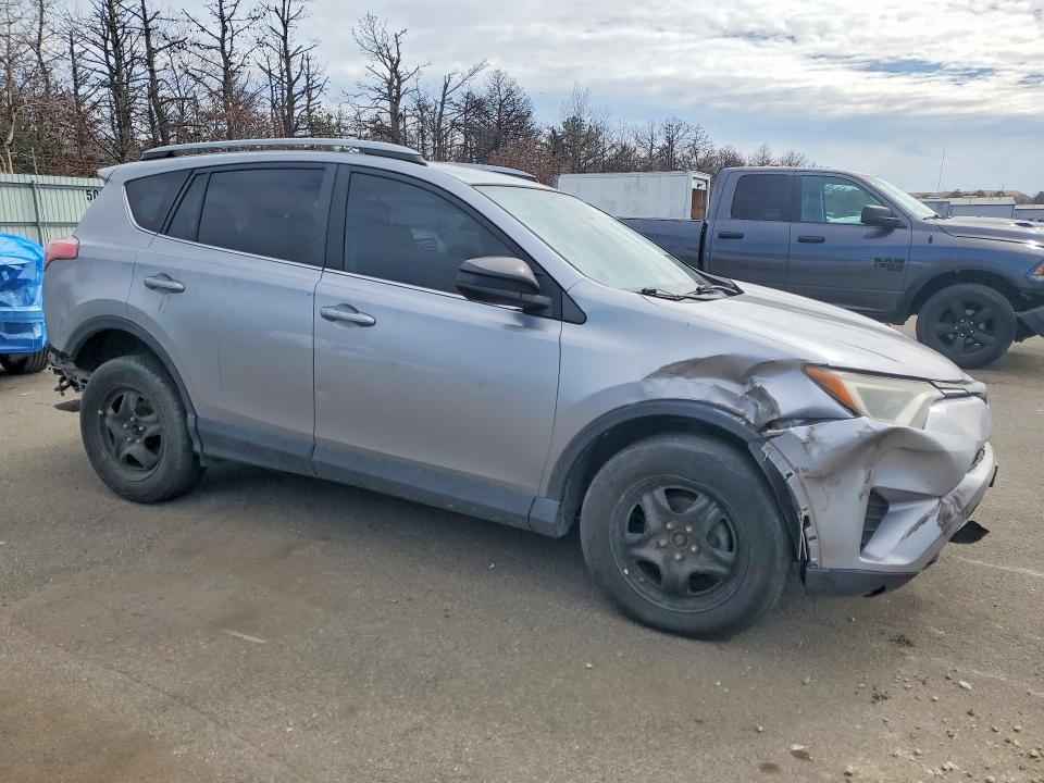 46122526 :رقم المزاد ، 2T3BFREV0JW729984 vin ، 2018 Toyota Rav4 مزاد بيع