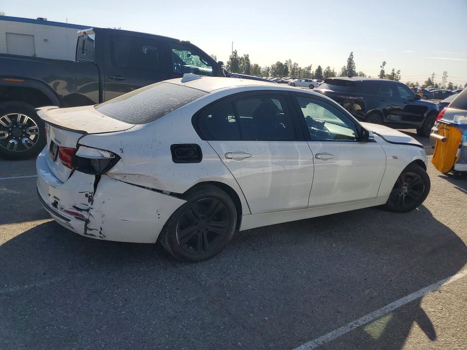 41811616 :رقم المزاد ، WBA8E9G50GNT42455 vin ، 2016 Bmw 328 مزاد بيع