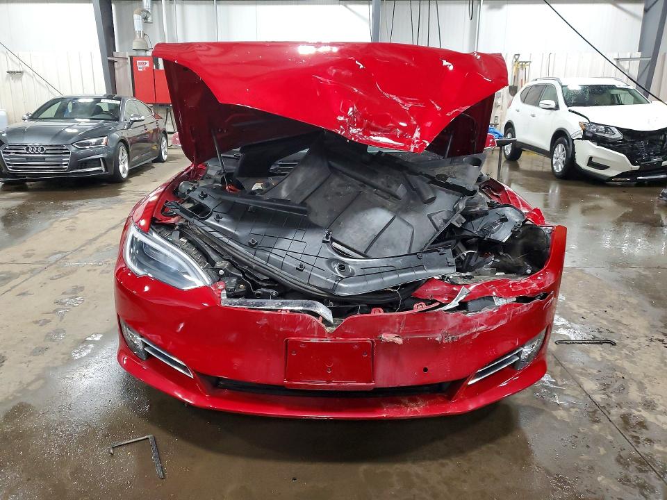 48103696 :رقم المزاد ، 5YJSA1E24JF244601 vin ، 2018 Tesla Model S مزاد بيع