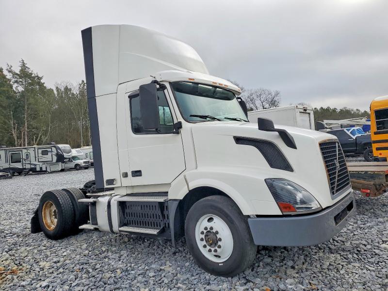 77528845 :رقم المزاد ، 4V4N39TG0HN988104 vin ، 2017 Volvo Vn مزاد بيع