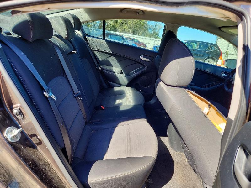 79420685 :رقم المزاد ، 3KPFL4A75JE205682 vin ، 2018 Kia Forte مزاد بيع