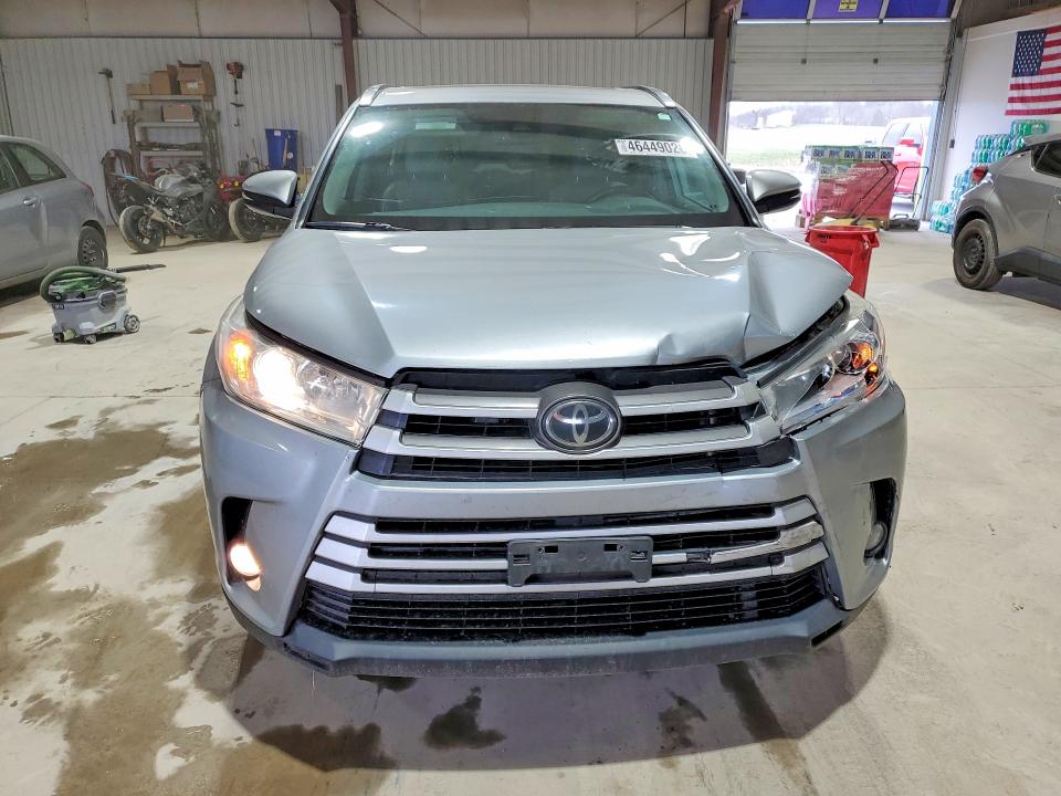 46449026 :رقم المزاد ، 5TDJZRFH2JS812300 vin ، 2018 Toyota Highlander مزاد بيع