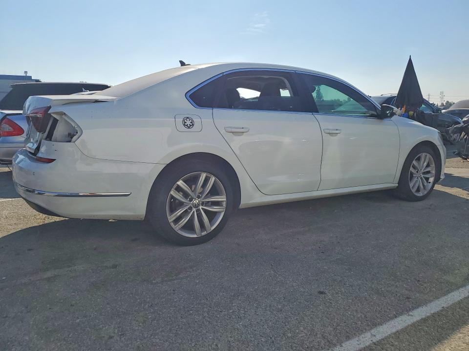 47213216 :رقم المزاد ، 1VWBA7A33JC023406 vin ، 2018 Volkswagen Passat مزاد بيع