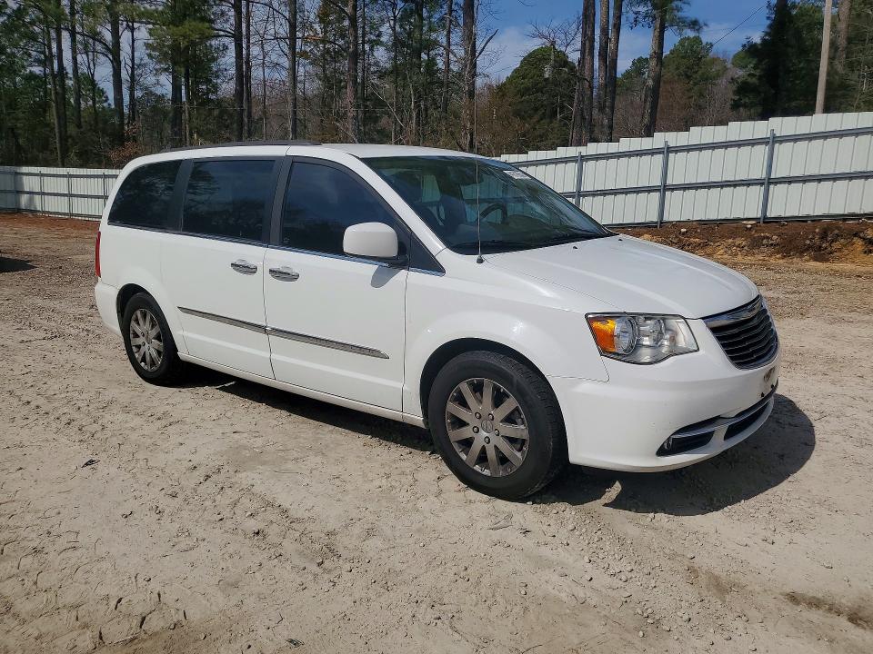 41616656 :رقم المزاد ، 2C4RC1BG8FR596133 vin ، 2015 Chrysler Town & Country مزاد بيع