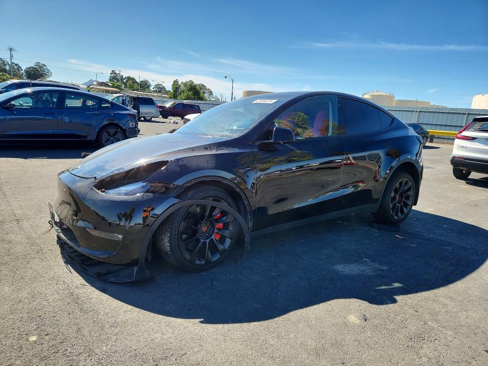 41604876 :رقم المزاد ، 7SAYGDEE8NF552559 vin ، 2022 Tesla Y مزاد بيع