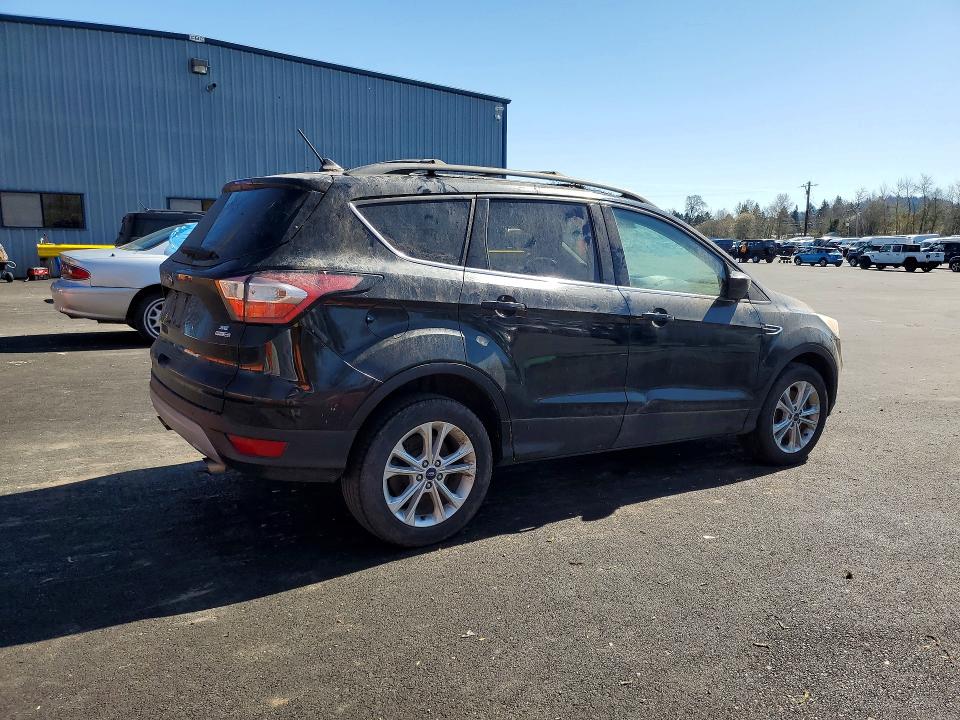 46957736 :رقم المزاد ، 1FMCU9GD8JUA86811 vin ، 2018 Ford Escape مزاد بيع
