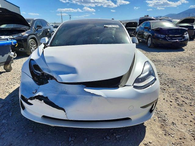 2022 Tesla Model 3 მანქანა იყიდება აუქციონზე, vin: 5YJ3E1EB8NF233499, აუქციონის ნომერი: 47181296