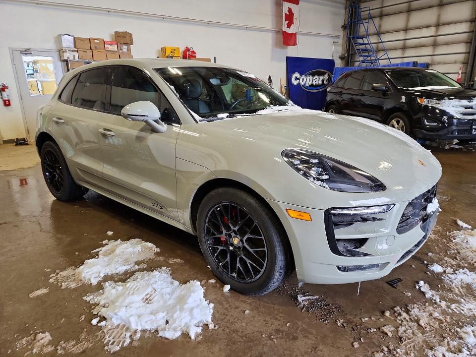46001196 :رقم المزاد ، WP1AG2A50JLB60013 vin ، 2018 Porsche Macan مزاد بيع