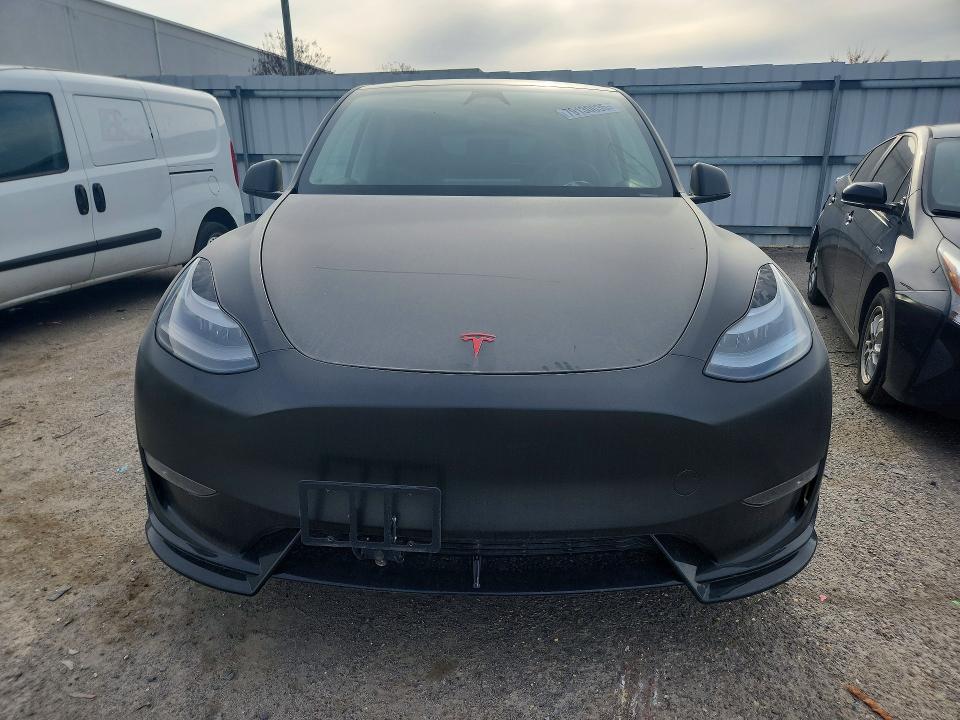 2024 Tesla Model Y მანქანა იყიდება აუქციონზე, vin: 7SAYGDEEXRA262097, აუქციონის ნომერი: 79130035