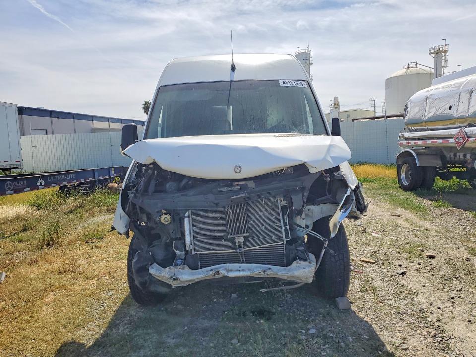 46131956 :رقم المزاد ، WD3PE8DC0F5947354 vin ، 2015 Mercedes Benz Sprinter مزاد بيع