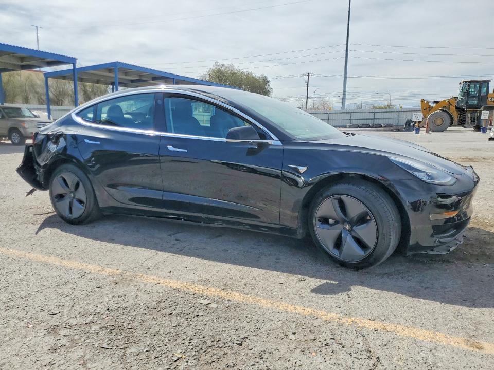 45665346 :رقم المزاد ، 5YJ3E1EA5JF045167 vin ، 2018 Tesla Model 3 مزاد بيع