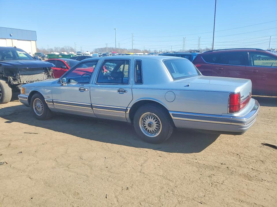 1990 Lincoln Town Car მანქანა იყიდება აუქციონზე, vin: 1LNLM83F1LY646813, აუქციონის ნომერი: 41796876
