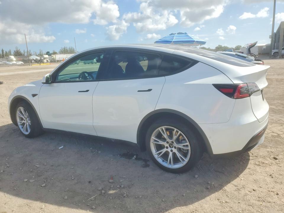 41588556 :رقم المزاد ، 7SAYGAEE2NF316438 vin ، 2022 Tesla Model Y مزاد بيع
