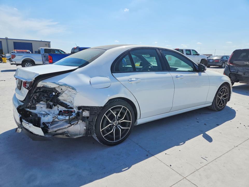 47975656 :رقم المزاد ، W1KZF8DB9NB044872 vin ، 2022 Mercedes-benz E مزاد بيع