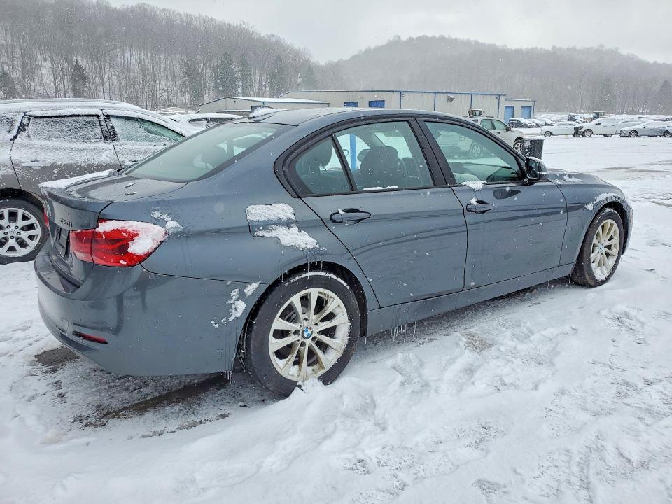 2017 Bmw 320 მანქანა იყიდება აუქციონზე, vin: WBA8E5G35HNU43354, აუქციონის ნომერი: 46354916