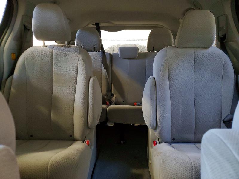 79624065 :رقم المزاد ، 5TDJK3DC3BS022630 vin ، 2011 Toyota Sienna مزاد بيع