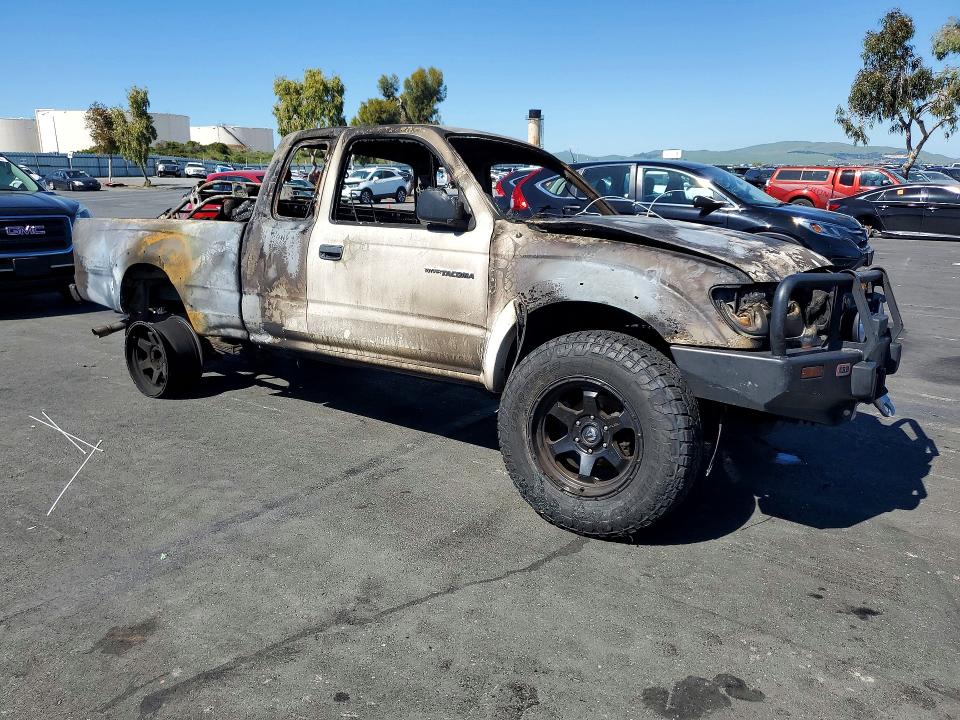 Продаж на аукціоні авто 2002 Toyota Tacoma, vin: 5TEWN72NX2Z074221, номер лоту: 46028706