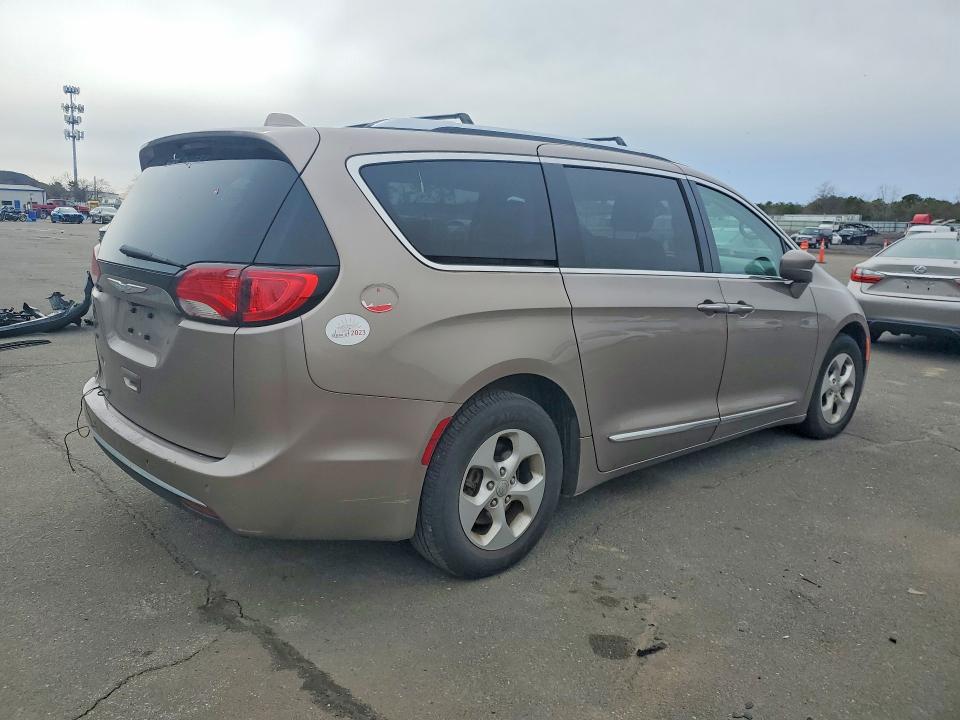 Продажа на аукционе авто 2017 Chrysler Pacifica, vin: 2C4RC1EG8HR721792, номер лота: 45836166