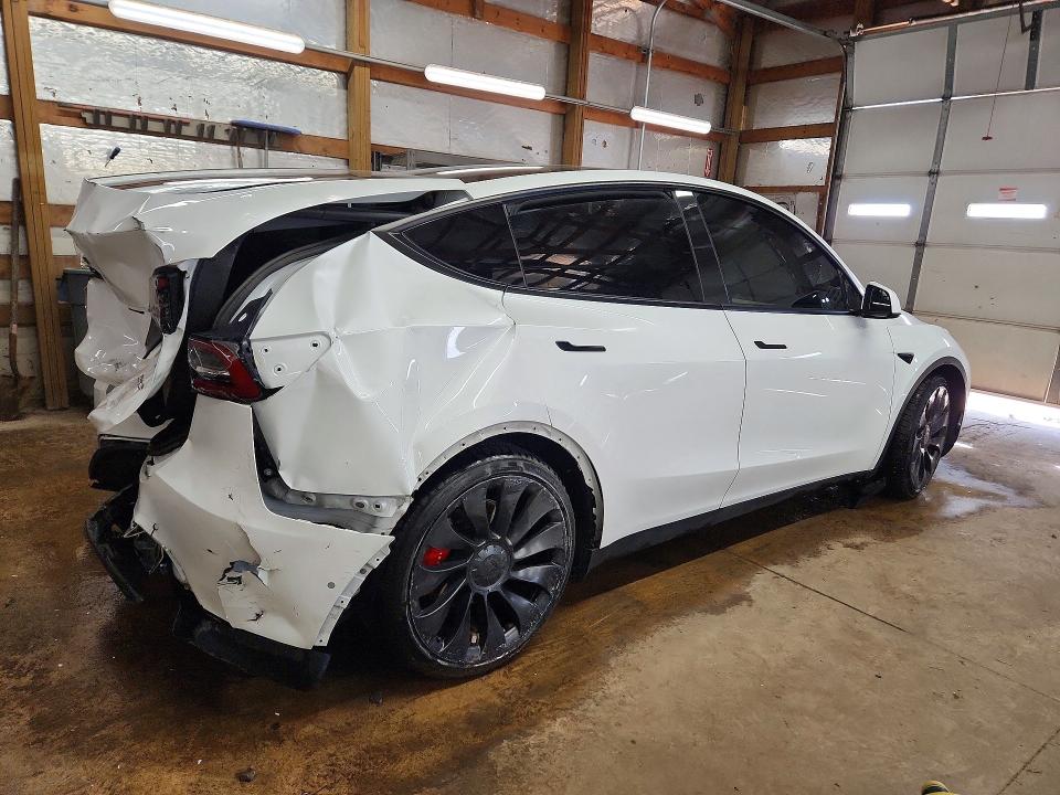 47082656 :رقم المزاد ، 7SAYGDEF9NF372094 vin ، 2022 Tesla Model Y مزاد بيع