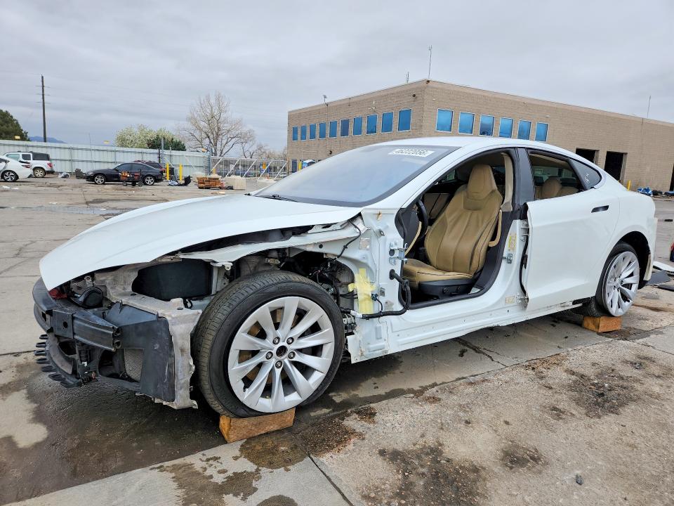 46222056 :رقم المزاد ، 5YJSA1CP6DFP08863 vin ، 2013 Tesla Model S مزاد بيع