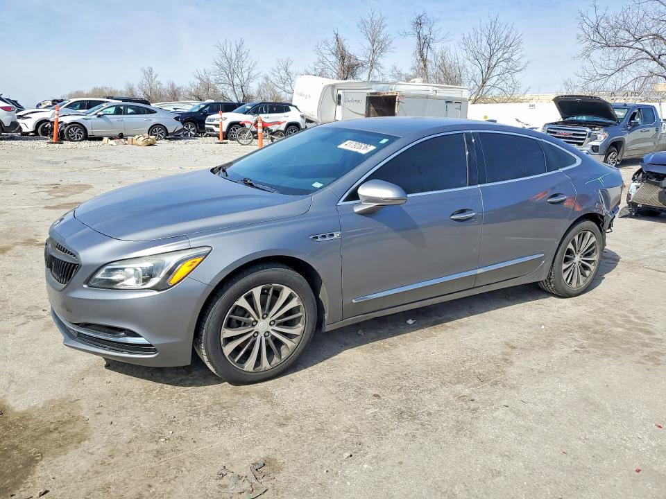 41792636 :رقم المزاد ، 1G4ZP5SSXJU108999 vin ، 2018 Buick Lacrosse مزاد بيع