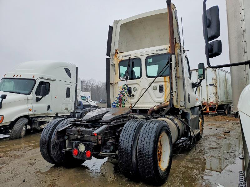 72886515 :رقم المزاد ، 1FUBGEDV5GLHC5682 vin ، 2016 Freightliner Cascadia 1 مزاد بيع