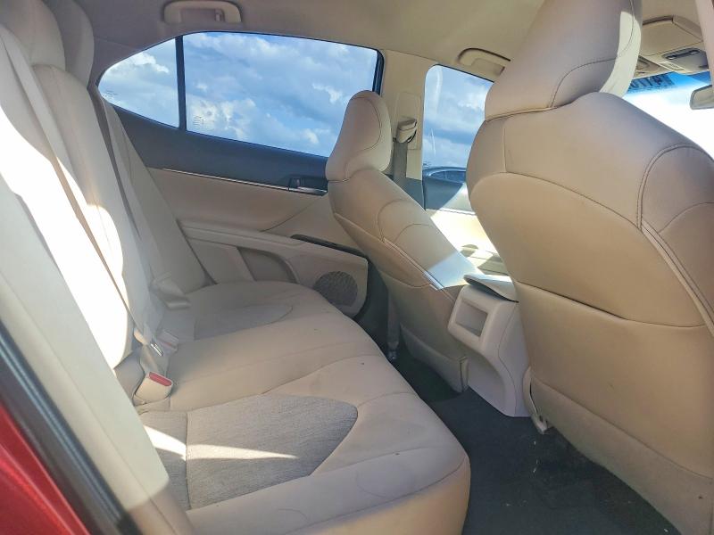 41787296 :رقم المزاد ، 4T1B11HK2JU535550 vin ، 2018 Toyota Camry مزاد بيع